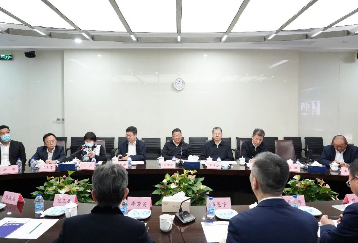 中石化高級(jí)副總裁劉宏斌一行益臨神開(kāi)參觀考察(圖1) 中石化高級(jí)副總裁劉宏斌一行益臨神開(kāi)參觀考察(圖1)