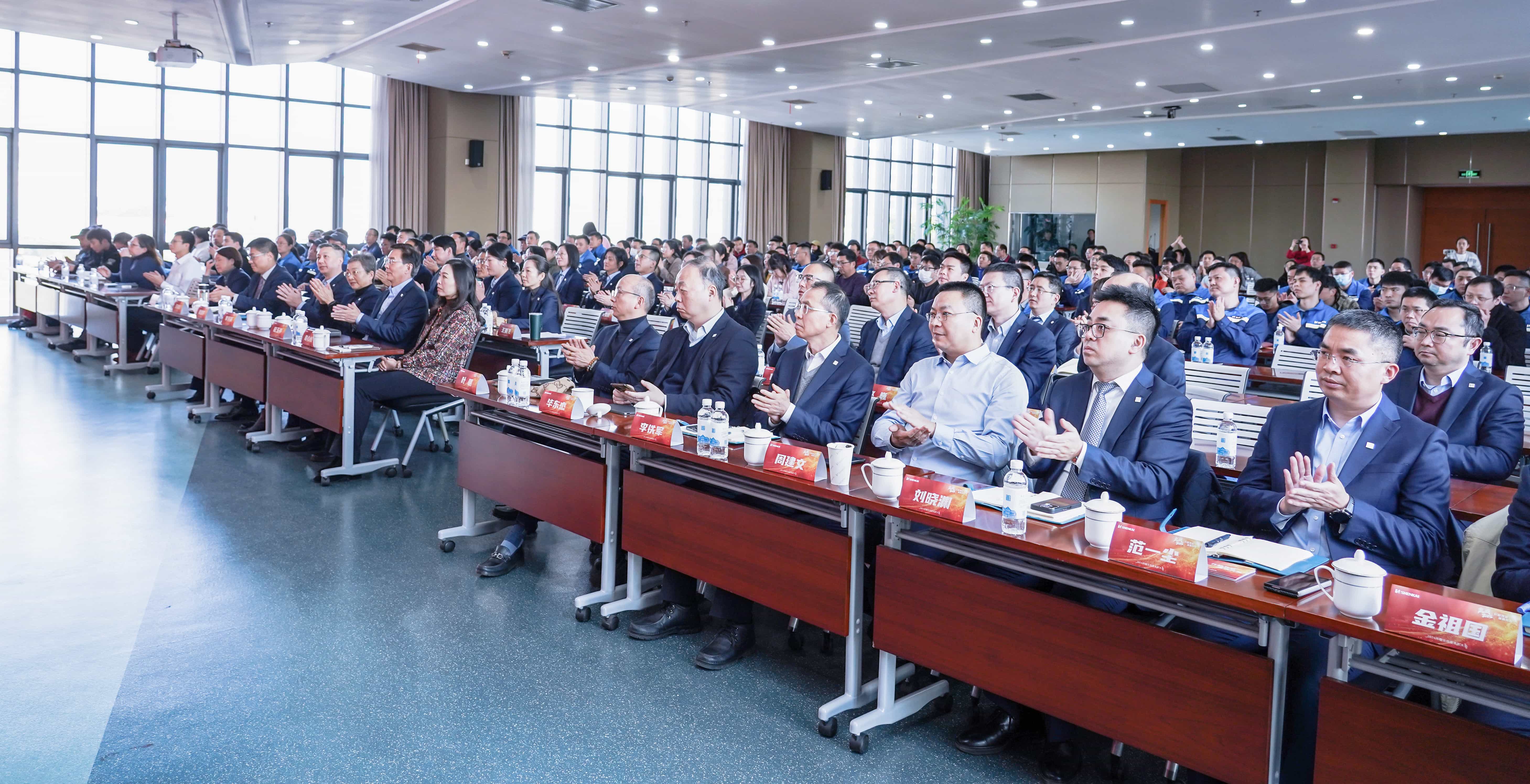 行穩(wěn)致遠(yuǎn),進(jìn)而有為——金沙js60382024年度總結(jié)暨表彰大會(huì)隆重召開(kāi)(圖7) 行穩(wěn)致遠(yuǎn),進(jìn)而有為——金沙js60382024年度總結(jié)暨表彰大會(huì)隆重召開(kāi)(圖7)